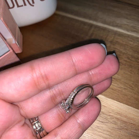 Engagement ring - Picture 4 of 8